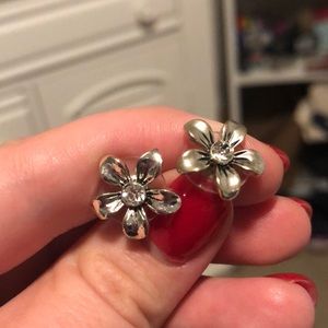 Floral stud earrings